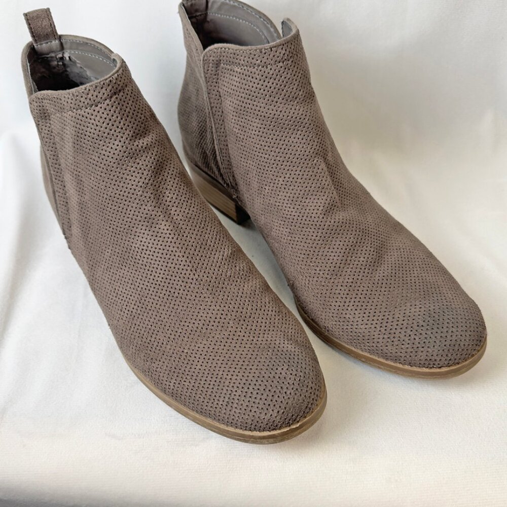 Dolce Vita Dylan Gray Micro suede-like slip-on Ankle Boots Women size 11